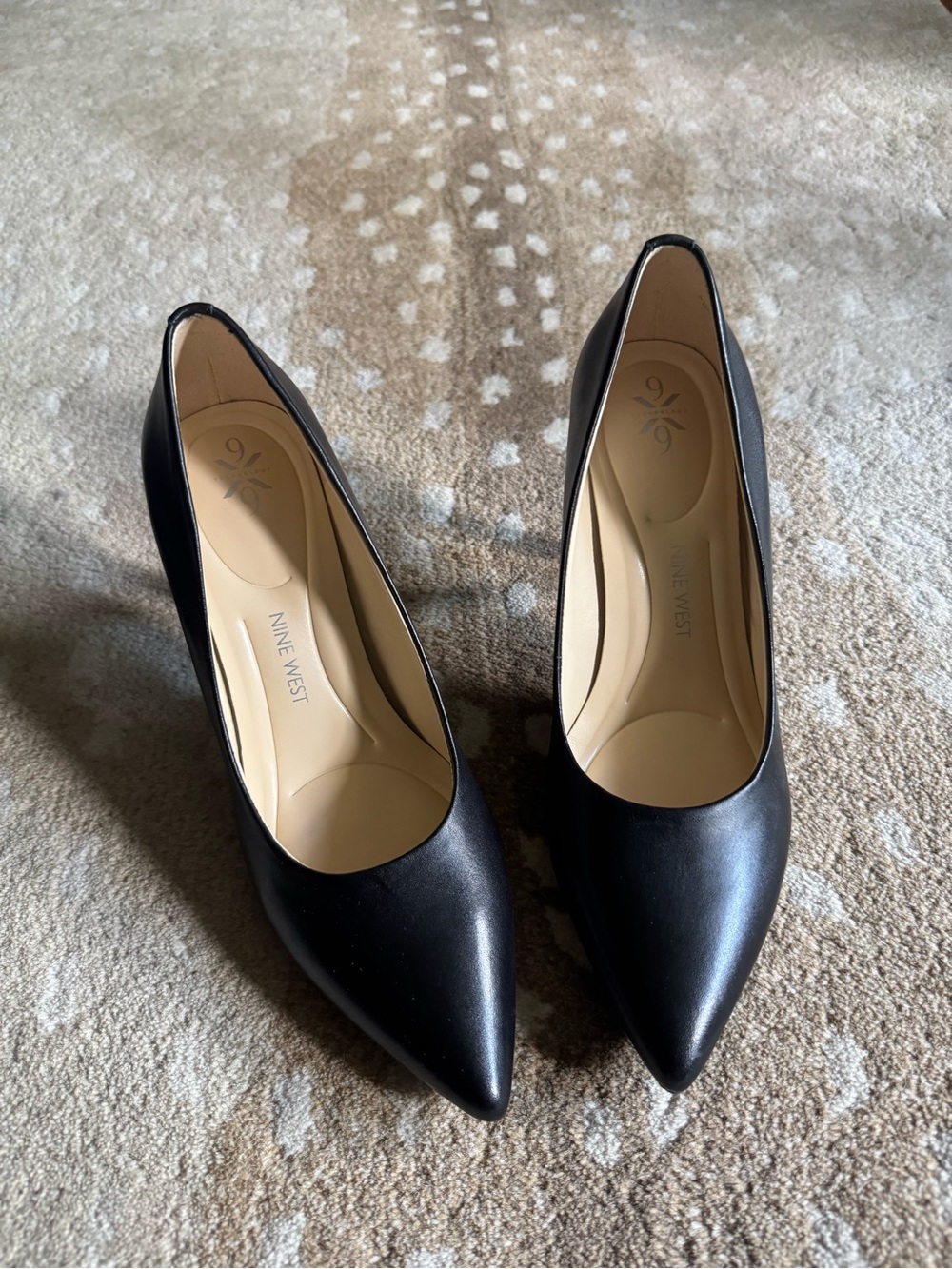 Nine West Black Pointed-Toe Leather Pumps